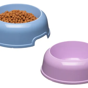 קערות פלסטיק Ferplast Party בצבעים שונים, עם ידית צד ובסיס גומי למניעת החלקה.