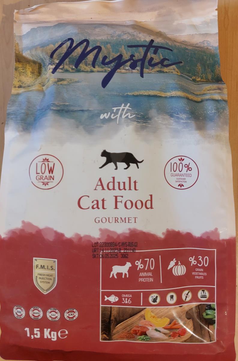 מזון יבש איכותי לחתולים בוגרים עם עוף טרי, ירקות ופירות, פרוביוטיקה וויטמינים לתמיכה בבריאות ובטעם גורמה.