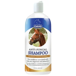 בקבוק 946 מ"ל (32 oz) של Davis Equine Anti‑Fungal Shampoo – שמפו רפואי עם 2% כלורהלקסידין, לטיפול בפטריות וגירויים בעור בעלי חיים.
