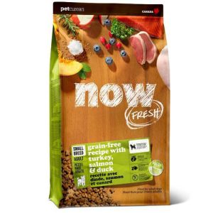 נאו כלב בוגר גזע קטן 5.4 קג Now מזון איכותי לכלבים בוגרים מגזע קטן, עשוי מרכיבים טריים וללא דגנים, לתמיכה בבריאות כללית ועור מבריק.